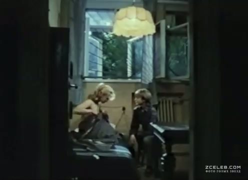 Абсолютно голая Александра Колкунова в сериале «Мир в другом измерении», 1990