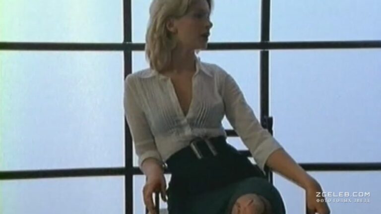 aleksandra florinskaja pokazala grud i popu v seriale kamenskaja 3 2003 12ff101