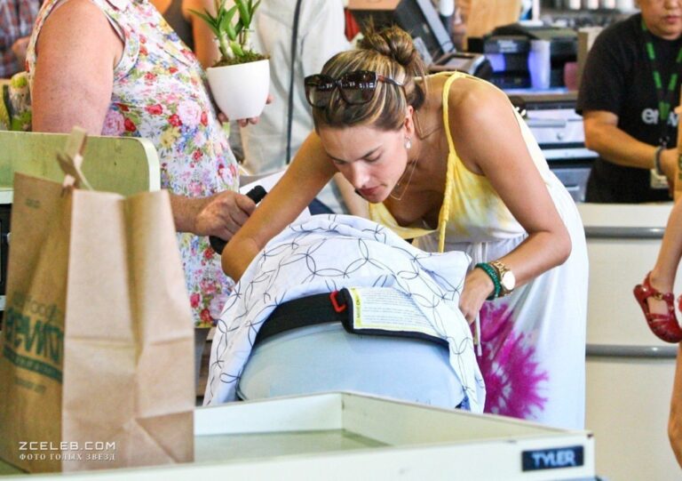 alessandra ambrosio zasvetila grud na shopinge sentjabr 2012 8f99e20