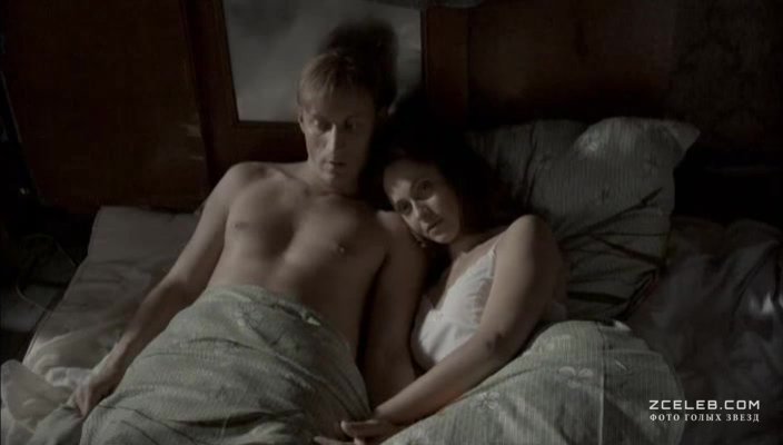Анна Снаткина оголила грудь в сериале «Сорок третий номер», 2010