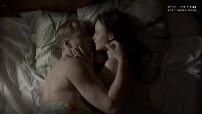 Анна Снаткина оголила грудь в сериале «Сорок третий номер», 2010