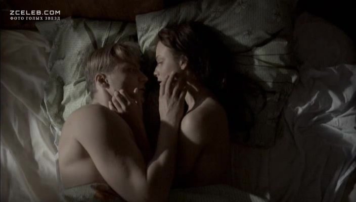 Анна Снаткина оголила грудь в сериале «Сорок третий номер», 2010