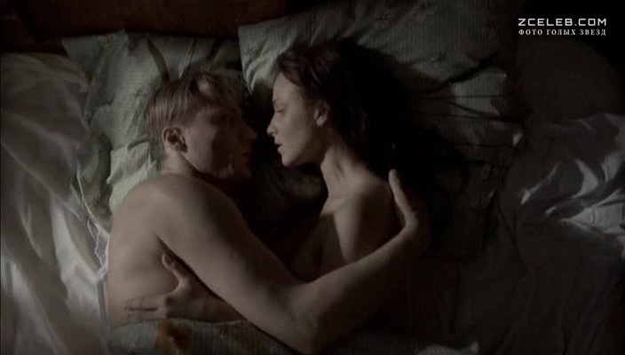 Анна Снаткина оголила грудь в сериале «Сорок третий номер», 2010