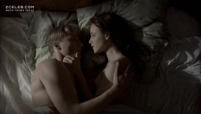 Анна Снаткина оголила грудь в сериале «Сорок третий номер», 2010