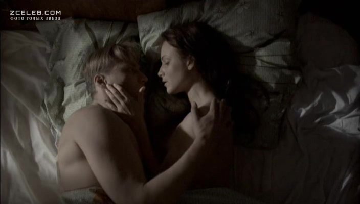 Анна Снаткина оголила грудь в сериале «Сорок третий номер», 2010