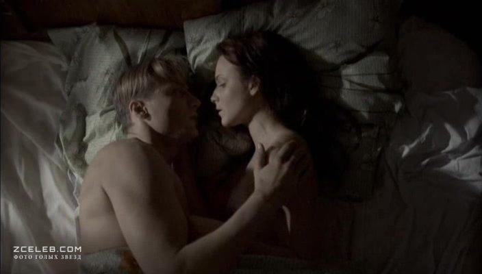 Анна Снаткина оголила грудь в сериале «Сорок третий номер», 2010