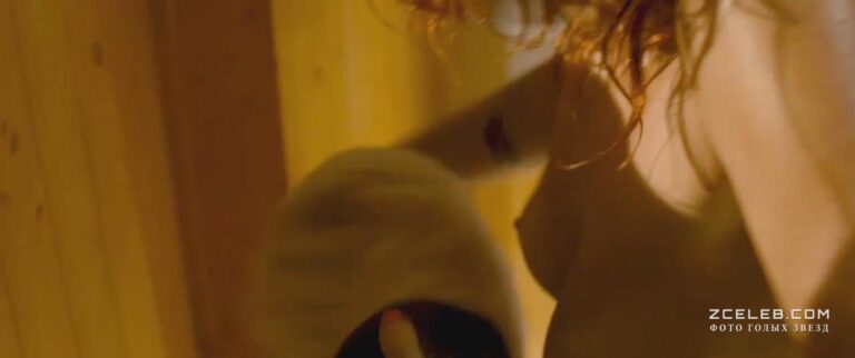 appetitnaja nikol foks ogolila grud i popu v filme zhenskij dom 2014 59d2949