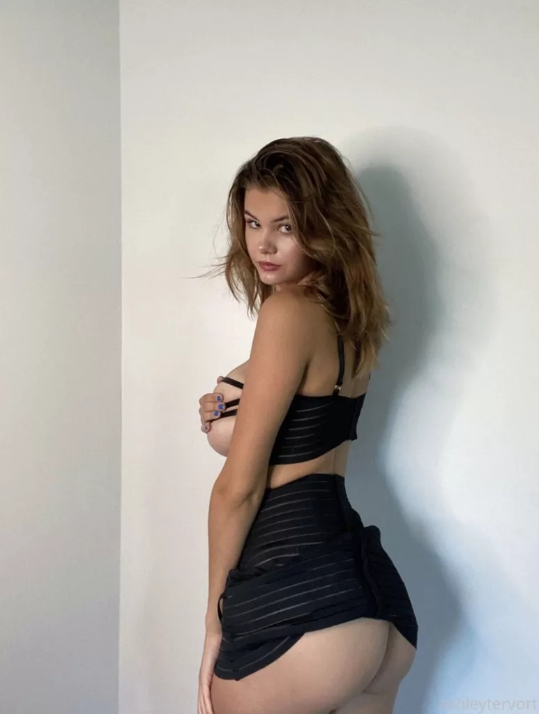 Ashley Tervort голая грудь слив фото с Онлифанс (Эшли Терворт) 18+
