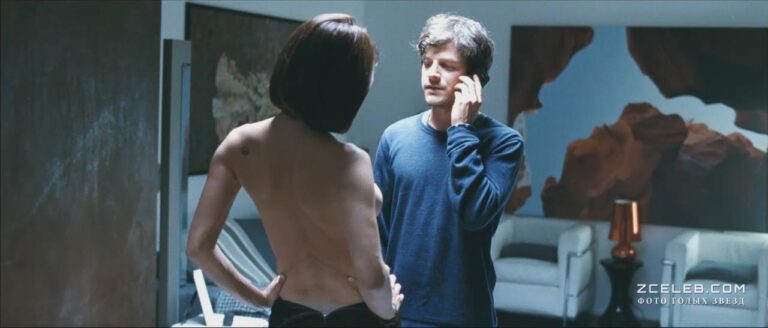 azija ardzhento pokazala goluju grud v filme promah 2011 dfeae40