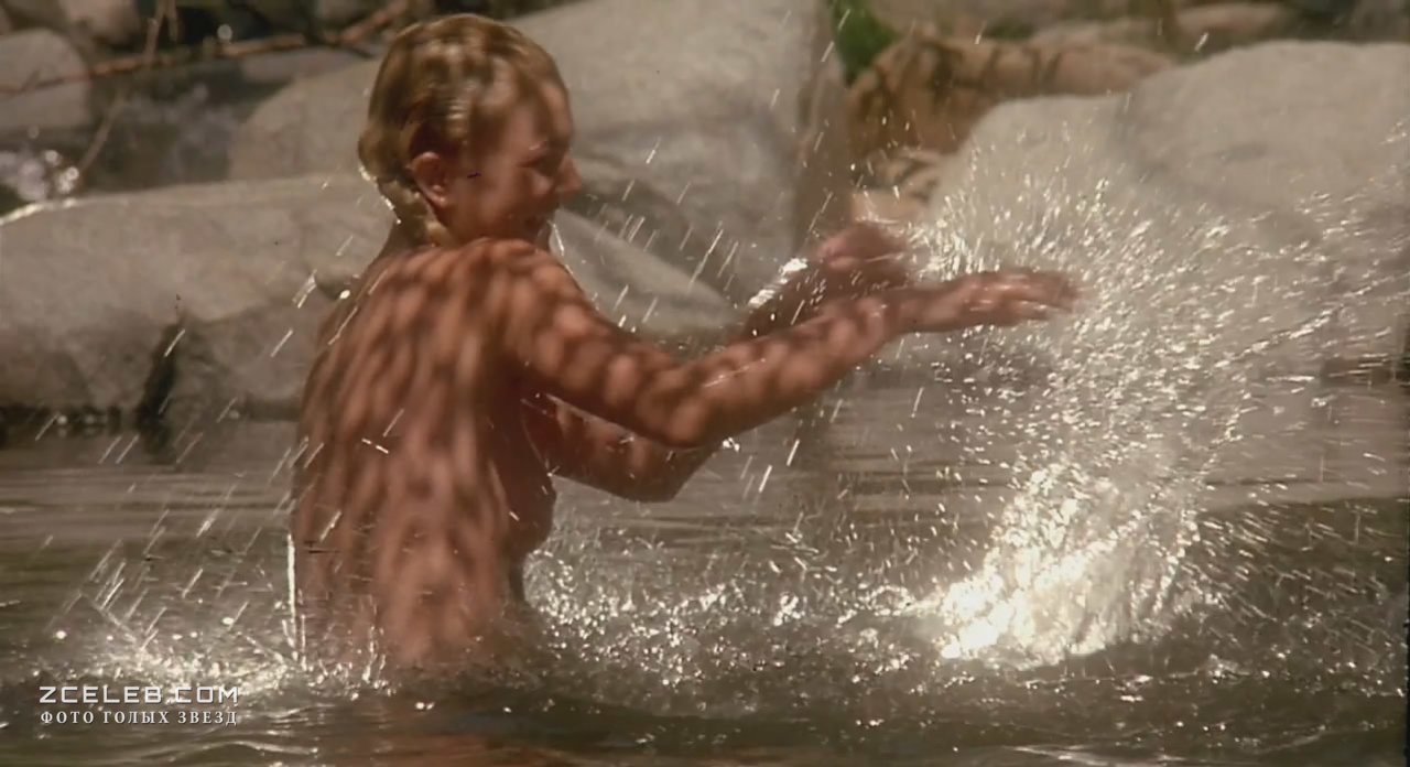 Дрю Бэрримор засветила грудь в фильме «Плохие девчонки», 1994