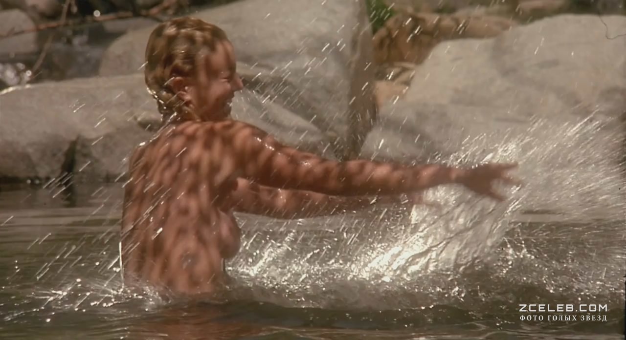 Дрю Бэрримор засветила грудь в фильме «Плохие девчонки», 1994