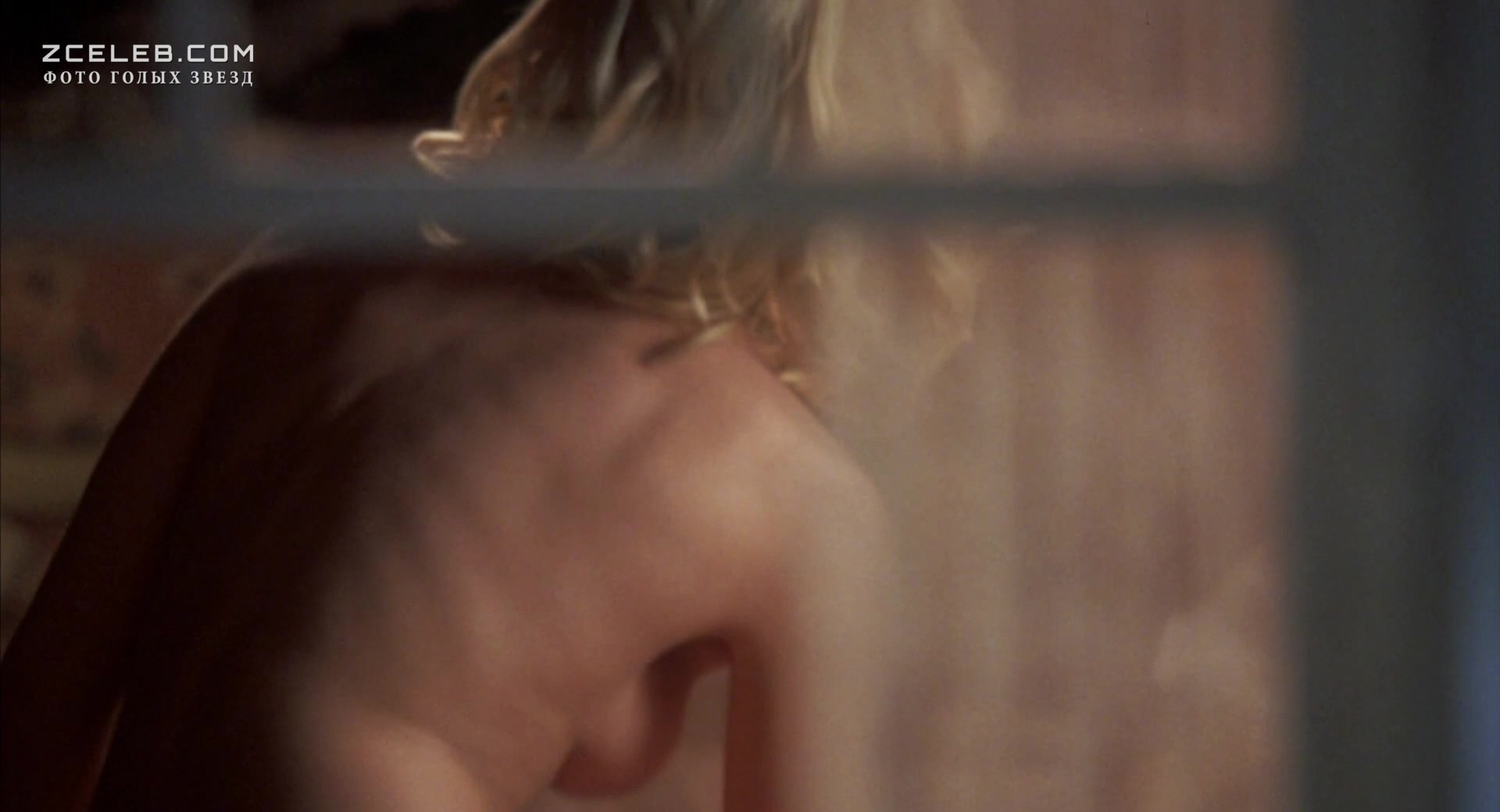 Элиша Катберт оголила грудь и попу в фильме «Соседка», 2004