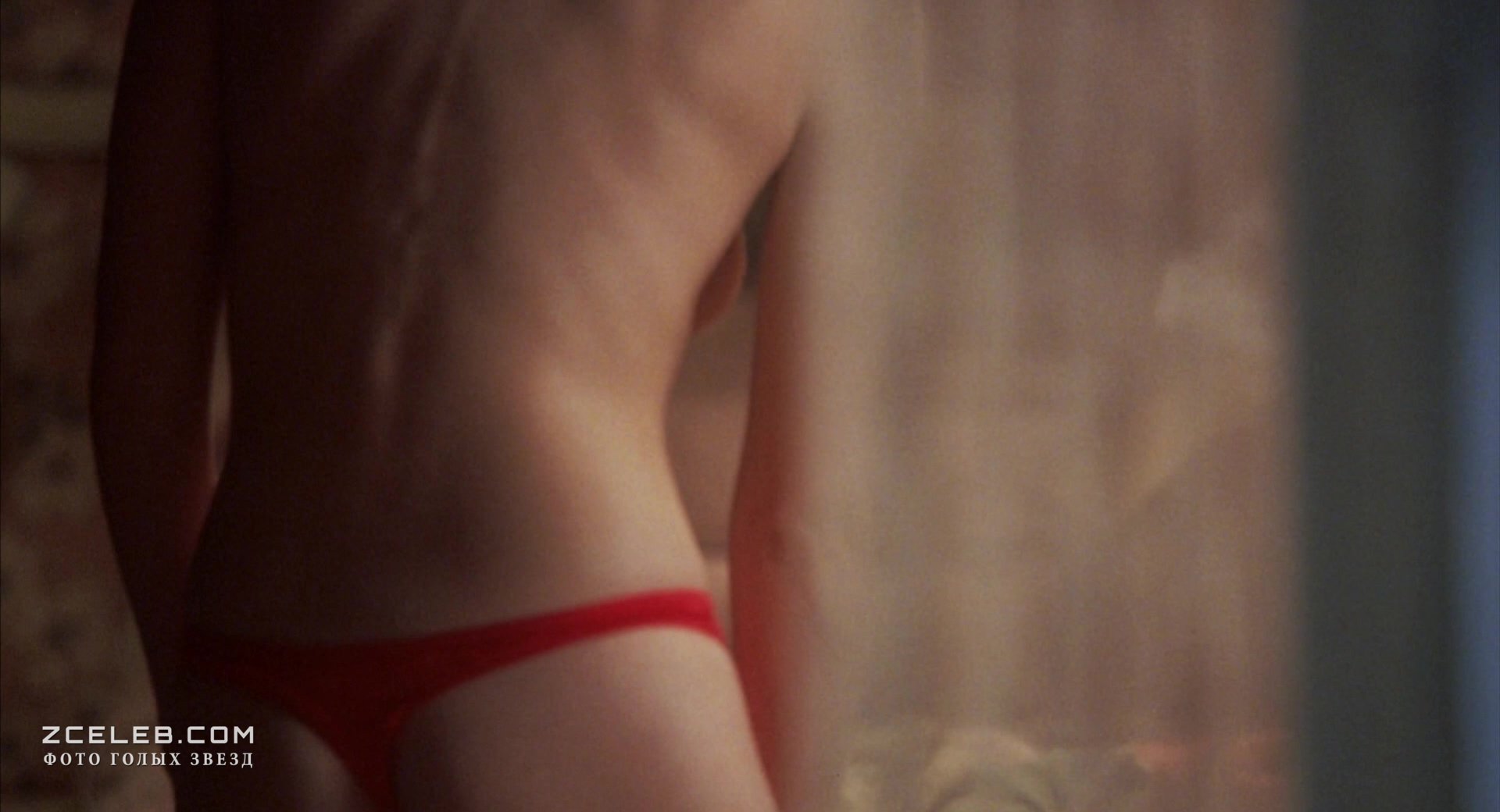 Элиша Катберт оголила грудь и попу в фильме «Соседка», 2004