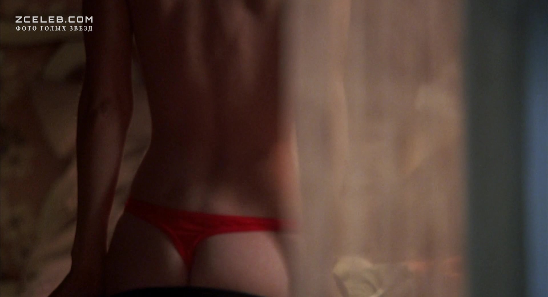 Элиша Катберт оголила грудь и попу в фильме «Соседка», 2004