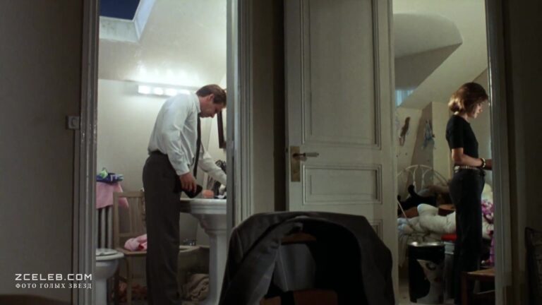 emmanjuel sene pokazala goluju grud v filme neukrotimyj 1987 050df6a