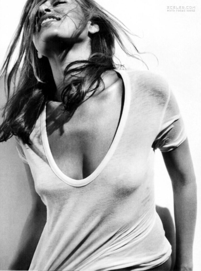 eva mendes bez bjustgaltera v futbolke dlja allure 2009 512538a