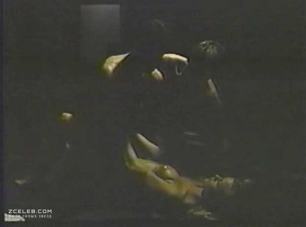Голая Андреа Томпсон в фильме «Жиголо с Манхэттена», 1986
