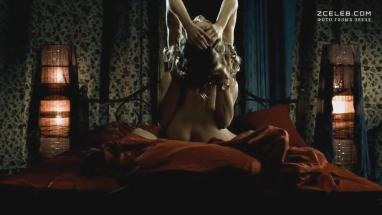 golaja anna kazjuchic v filme julenka 2008 4fc84ef