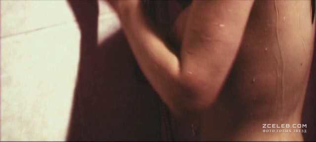 Голая Дэбби Рошон в фильме «Творцы страха», 2008