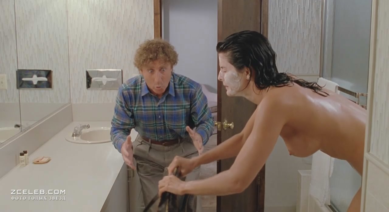 Голая Джоан Северанс в фильме «Ничего не вижу, ничего не слышу», 1989