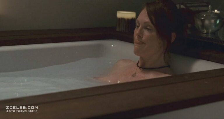 golaja dzhulianna mur v filme detki v porjadke 2010 941a22f