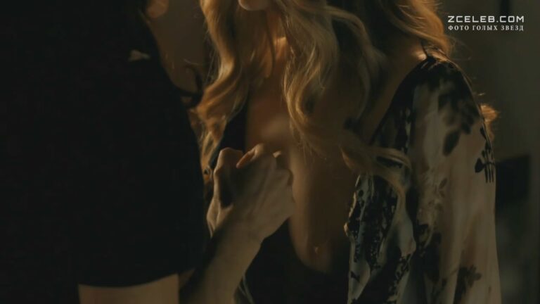 golaja dzhulianna mur v filme hloja 2009 69d66ed