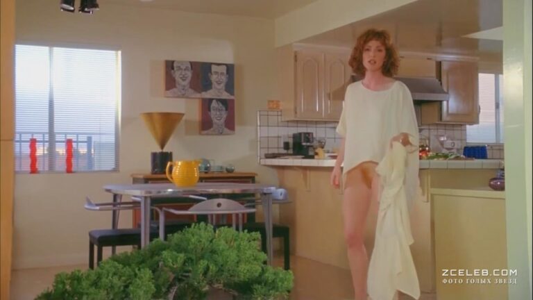 golaja dzhulianna mur v filme korotkij montazh 1993 7859b77