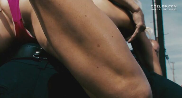 golaja emi smart v filme adrenalin vysokoe naprjazhenie 2009 45289ab