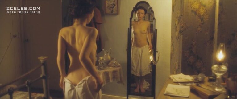 golaja emili brauning v filme leto v fevrale 2013 40b6faa