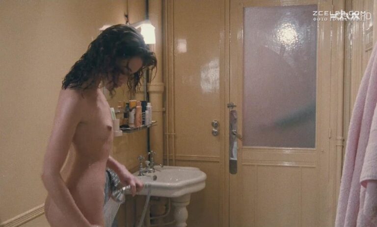 golaja emmanuel bear v filme ljubov tajkom 1985 78538c9