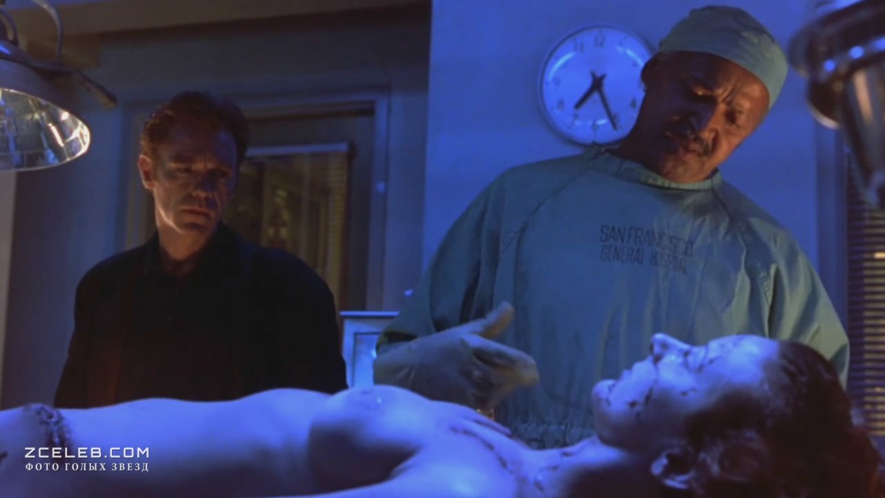 Голая Энджи Эверхарт в фильме «Шлюха», 1995