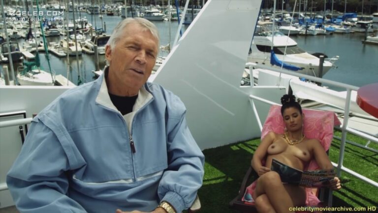 golaja grud dzhessiki klark v filme chemistry 2011 cf716e5