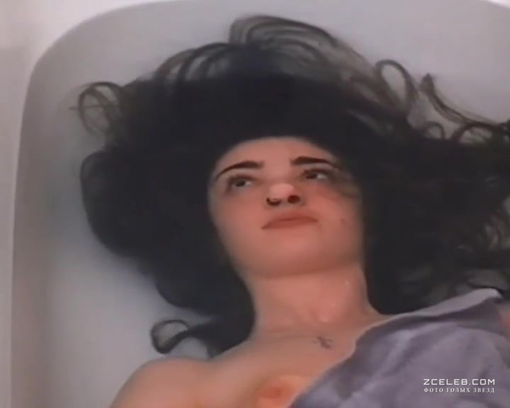 Голая грудь Елены Сероповой в фильме «Без улик», 1992