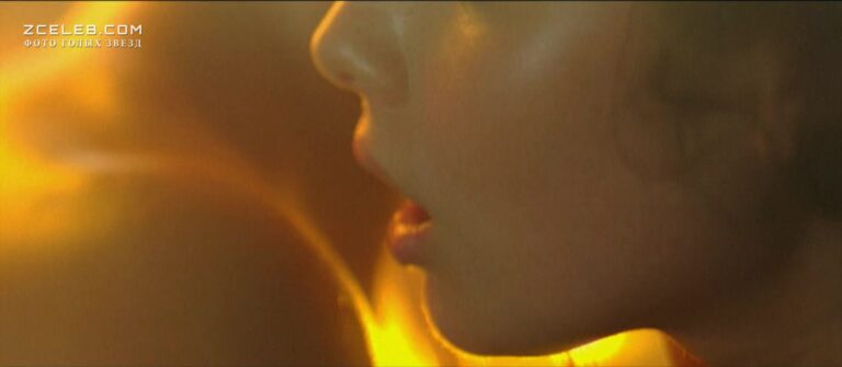 golaja grud julii snigir v filme obitaemyj ostrov 2008 afc2f26