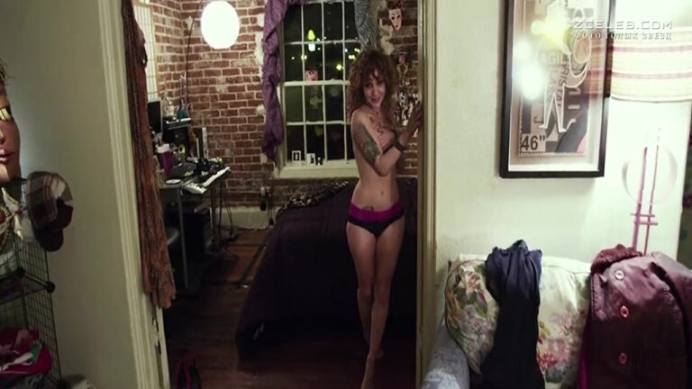 golaja grud megan daffi v filme manjak 2012 a7efeb5