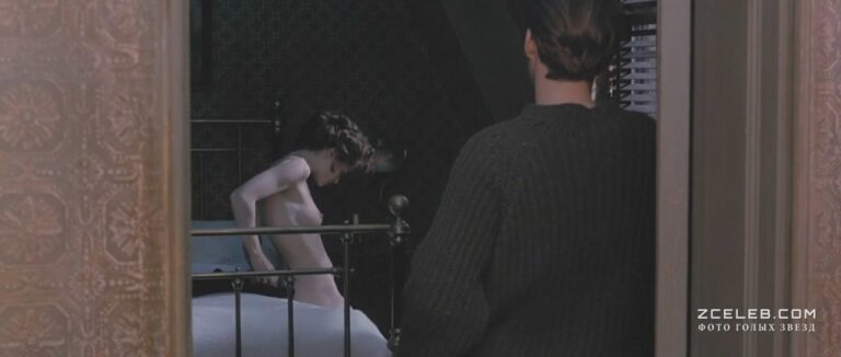 golaja helena bonem karter v filme krylja golubki 1997 b34338e