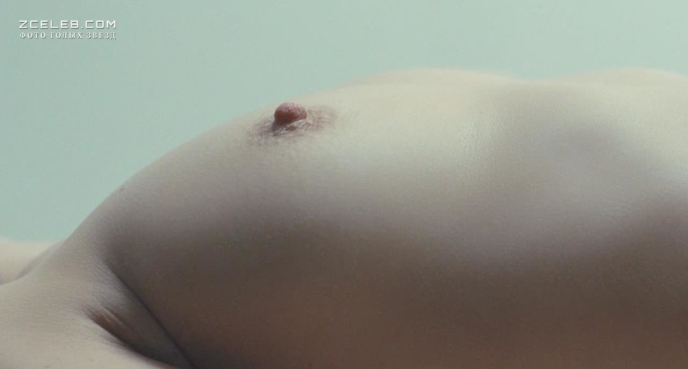 Голая Изильд Ле Беско в фильме «Новая подружка», 2014