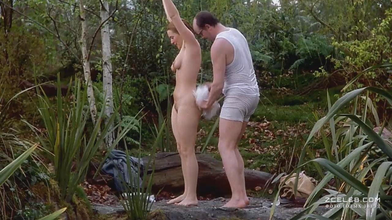 Голая Кейт Уинслет в фильме «Айрис», 2001