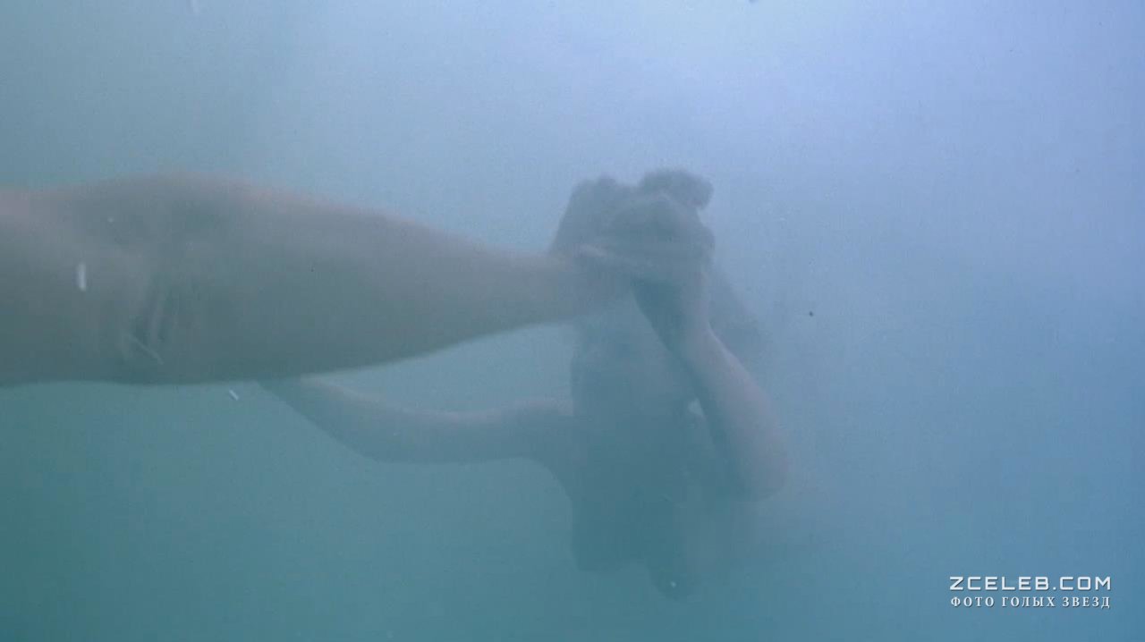 Голая Кейт Уинслет в фильме «Айрис», 2001