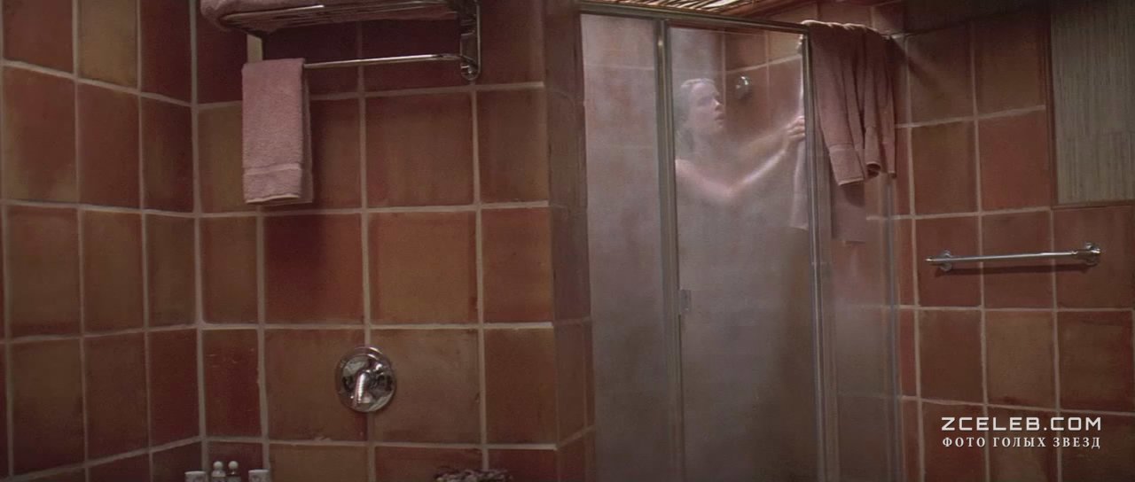Голая Ким Бейсингер в фильме «Побег», 1994