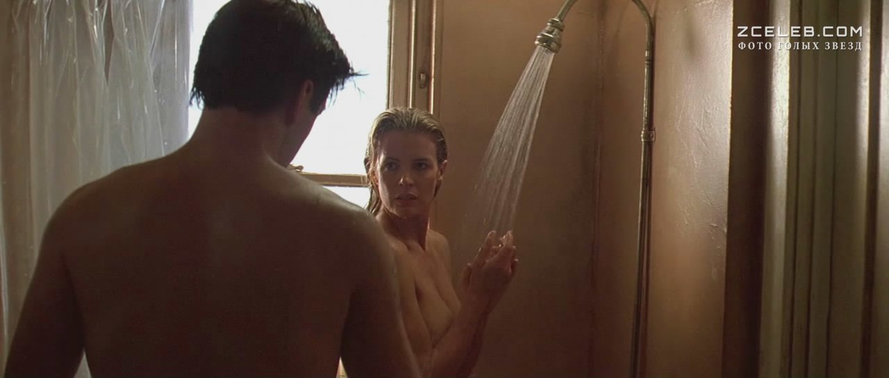 Голая Ким Бейсингер в фильме «Побег», 1994