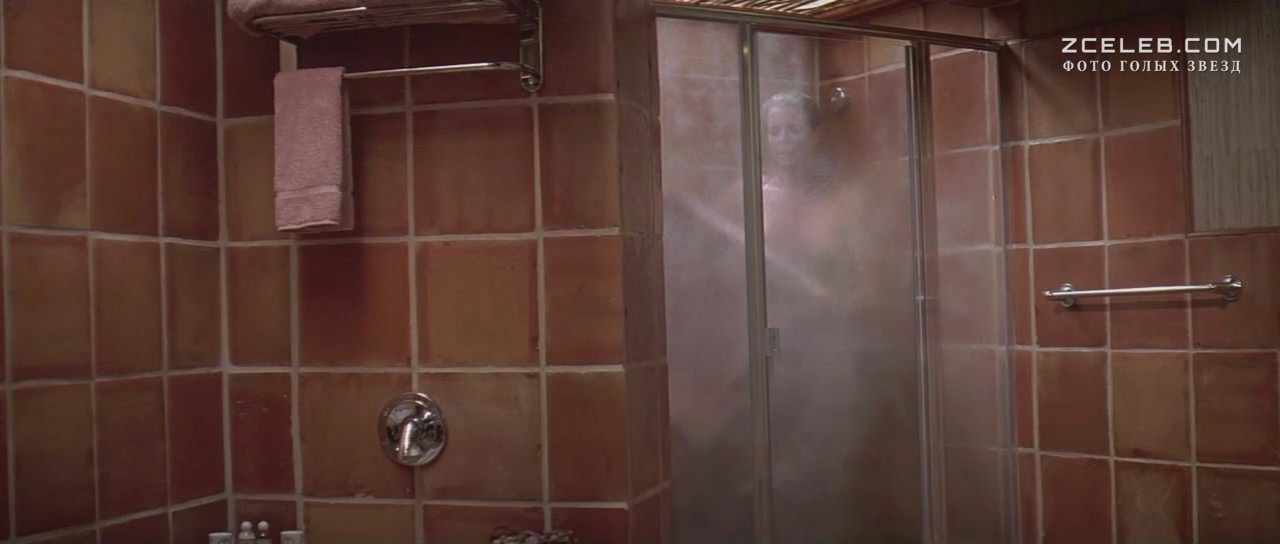 Голая Ким Бейсингер в фильме «Побег», 1994