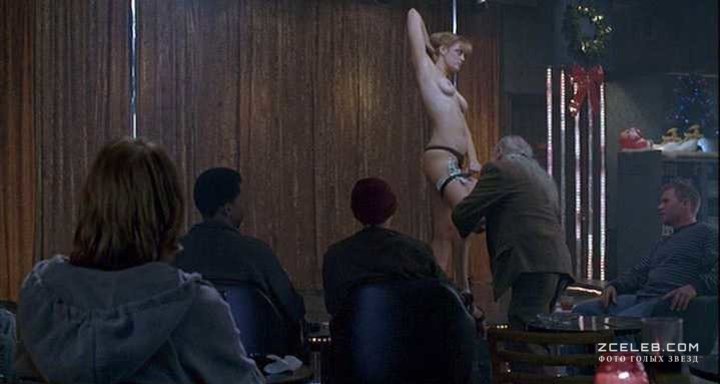 Голая Лара Филлипс в фильме «Ледяной урожай», 2005