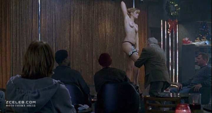 Голая Лара Филлипс в фильме «Ледяной урожай», 2005