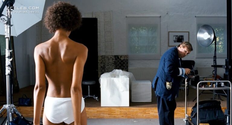 golaja lija kebede v filme cvetok pustyni 2009 e78e04a