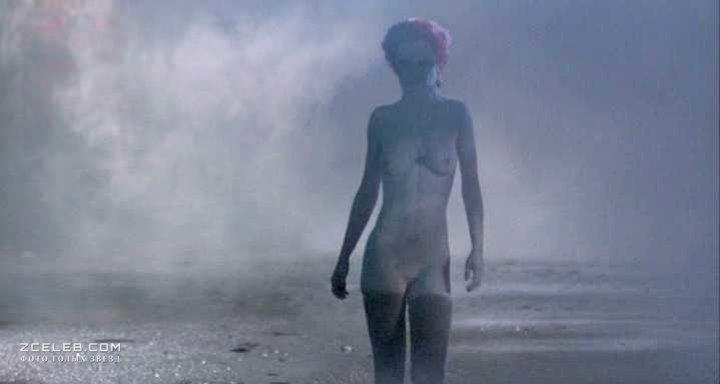 Голая Линни Куигли в фильме «Возвращение живых мертвецов», 1984