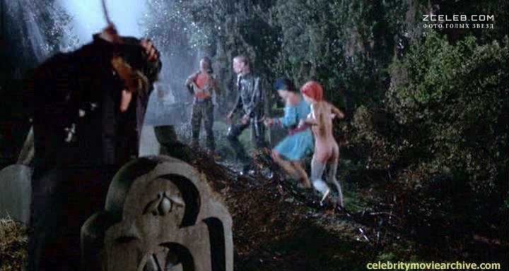Голая Линни Куигли в фильме «Возвращение живых мертвецов», 1984