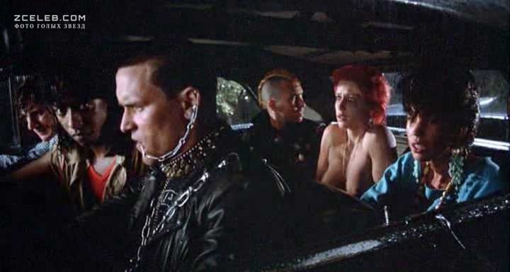 Голая Линни Куигли в фильме «Возвращение живых мертвецов», 1984