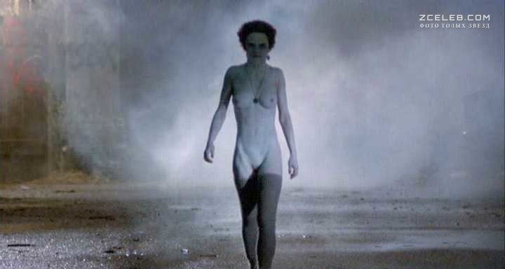 Голая Линни Куигли в фильме «Возвращение живых мертвецов», 1984