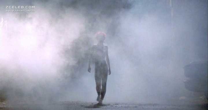 Голая Линни Куигли в фильме «Возвращение живых мертвецов», 1984